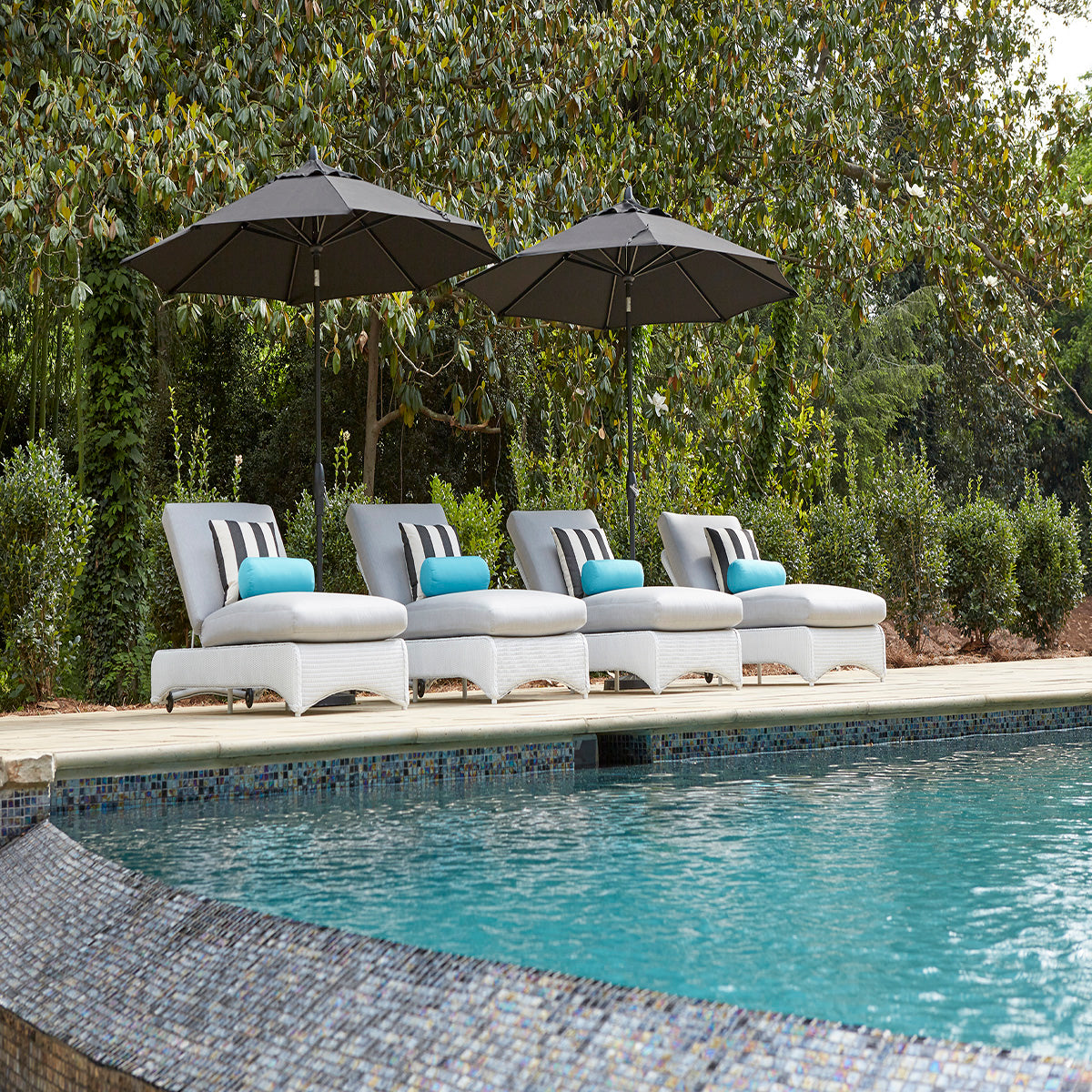 Loom Chaise By Lloyd Flanders