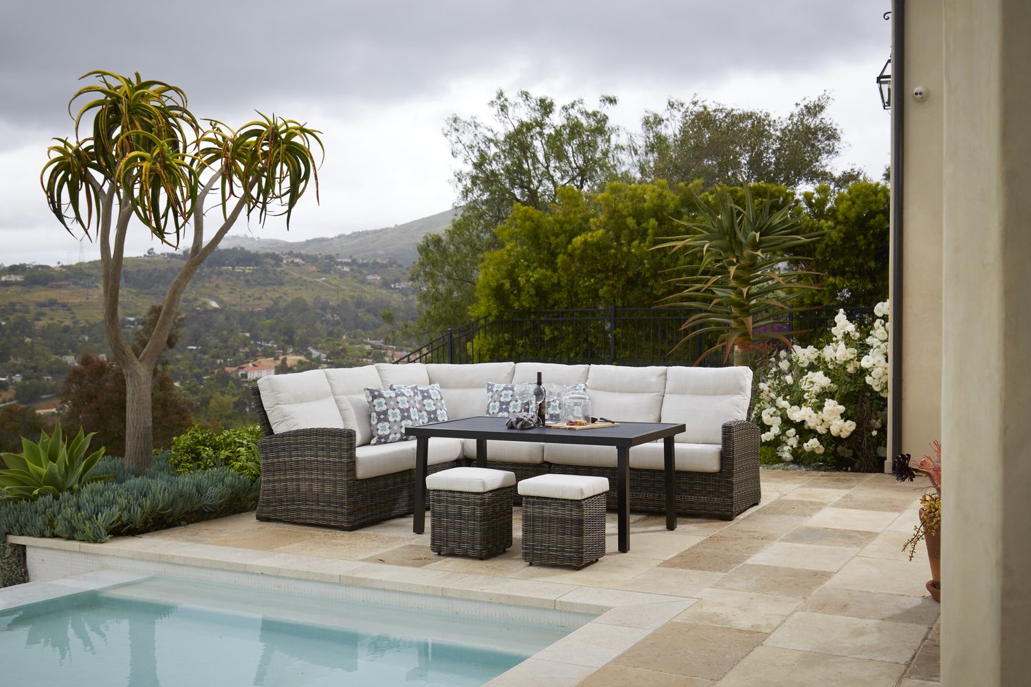 Eureka Right Loveseat By Patio Renaissance