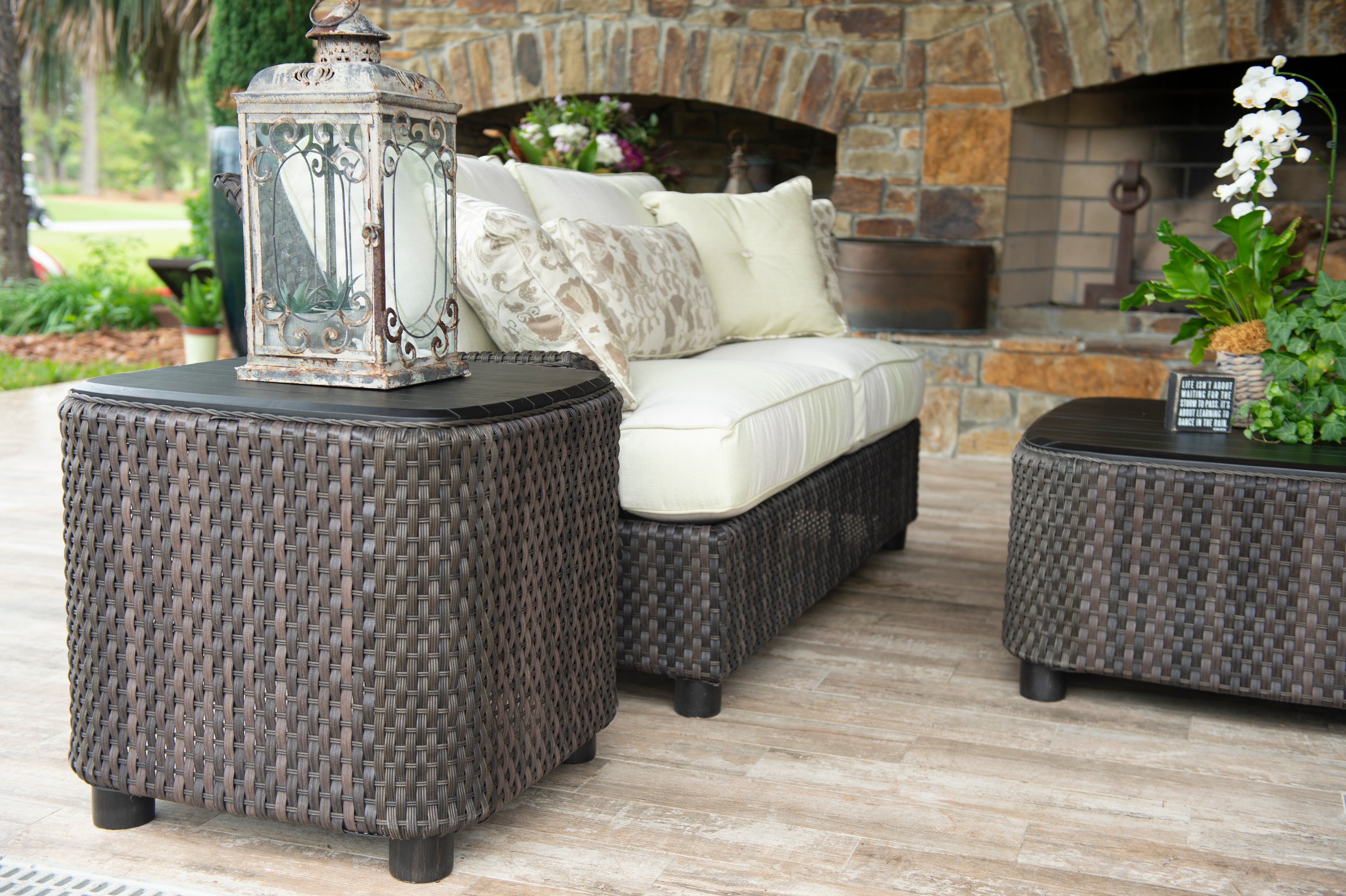Aruba Love Seat Set By Woodard