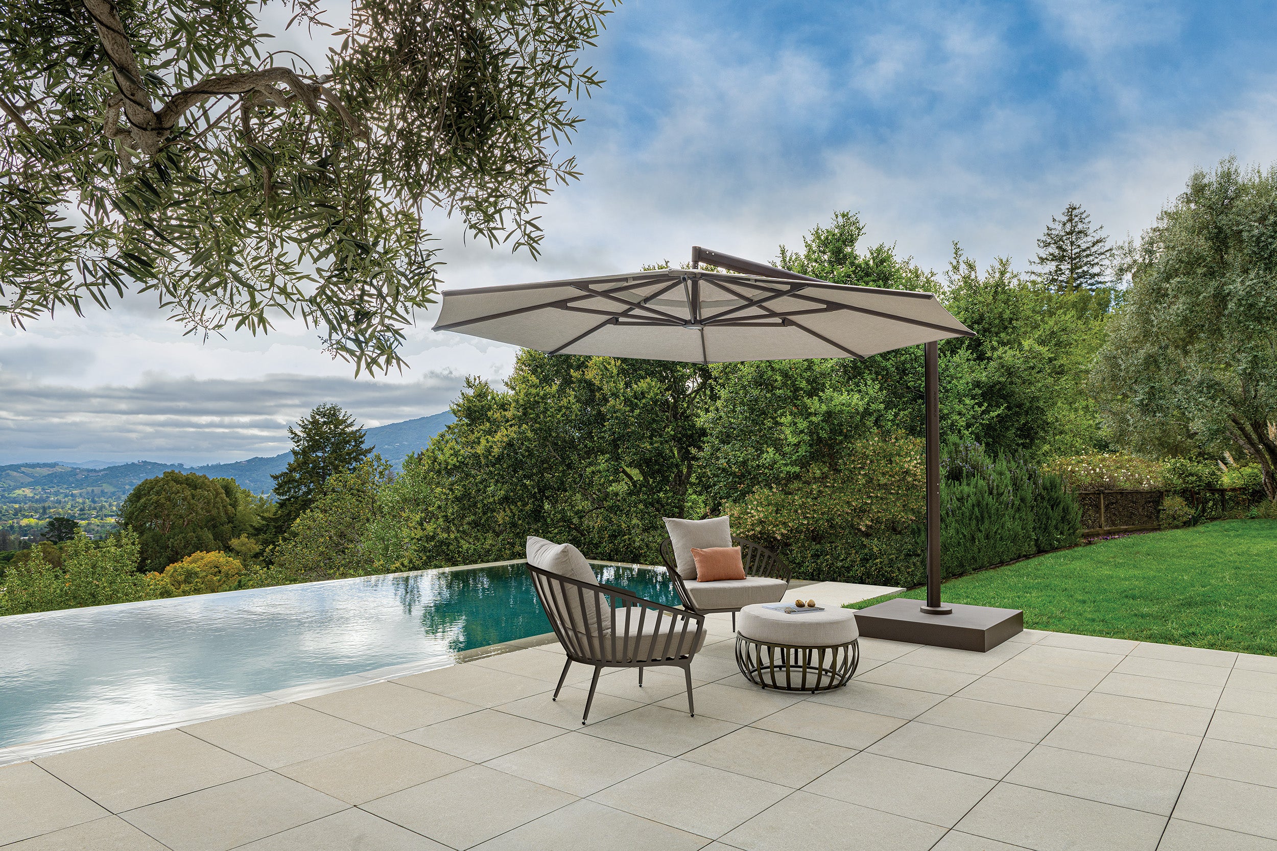 13 ft Octagon Orion Cantilever by Shademaker 13 ft Octagon Orion Cantilever by Shademaker