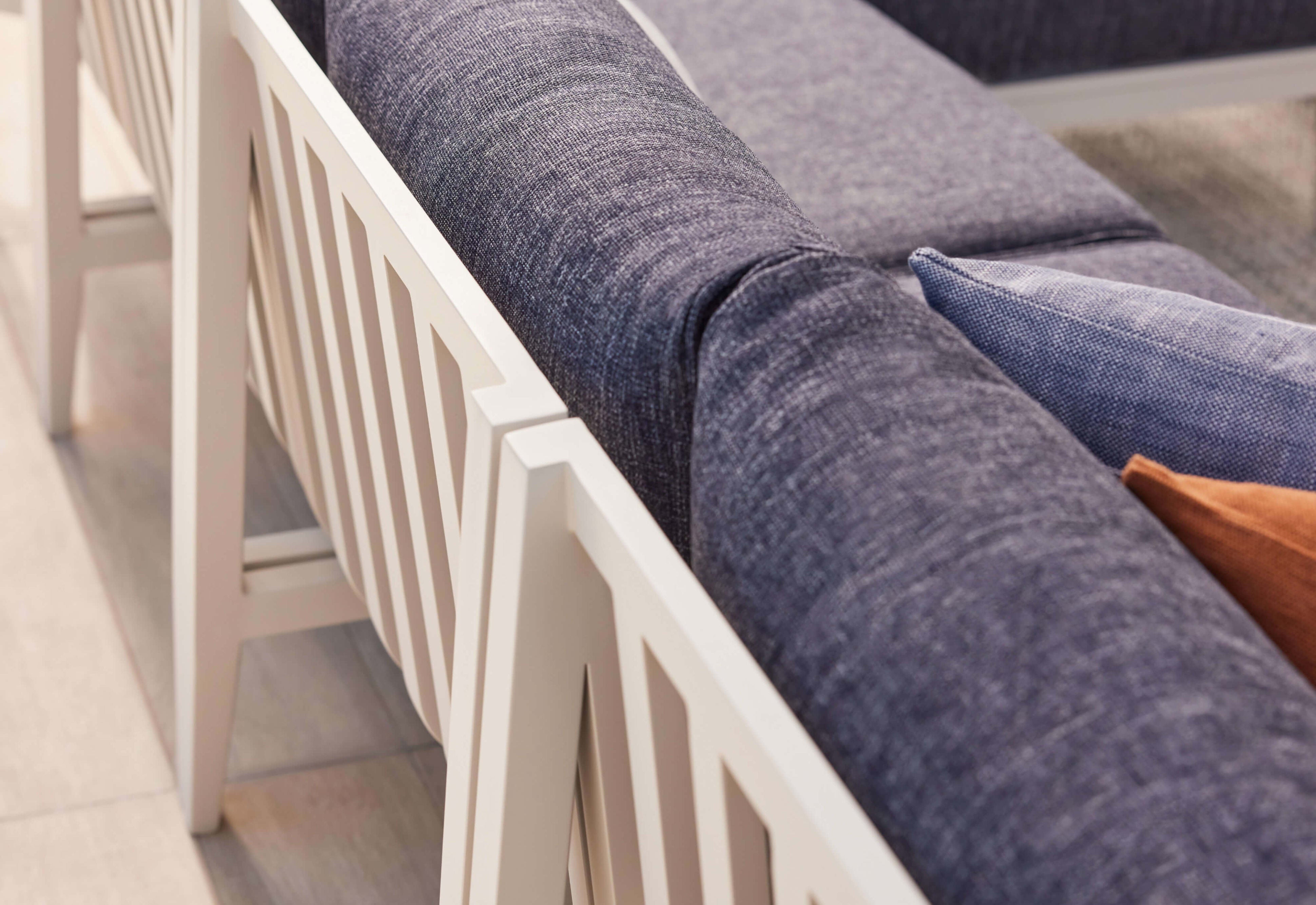 White aluminum frame finish