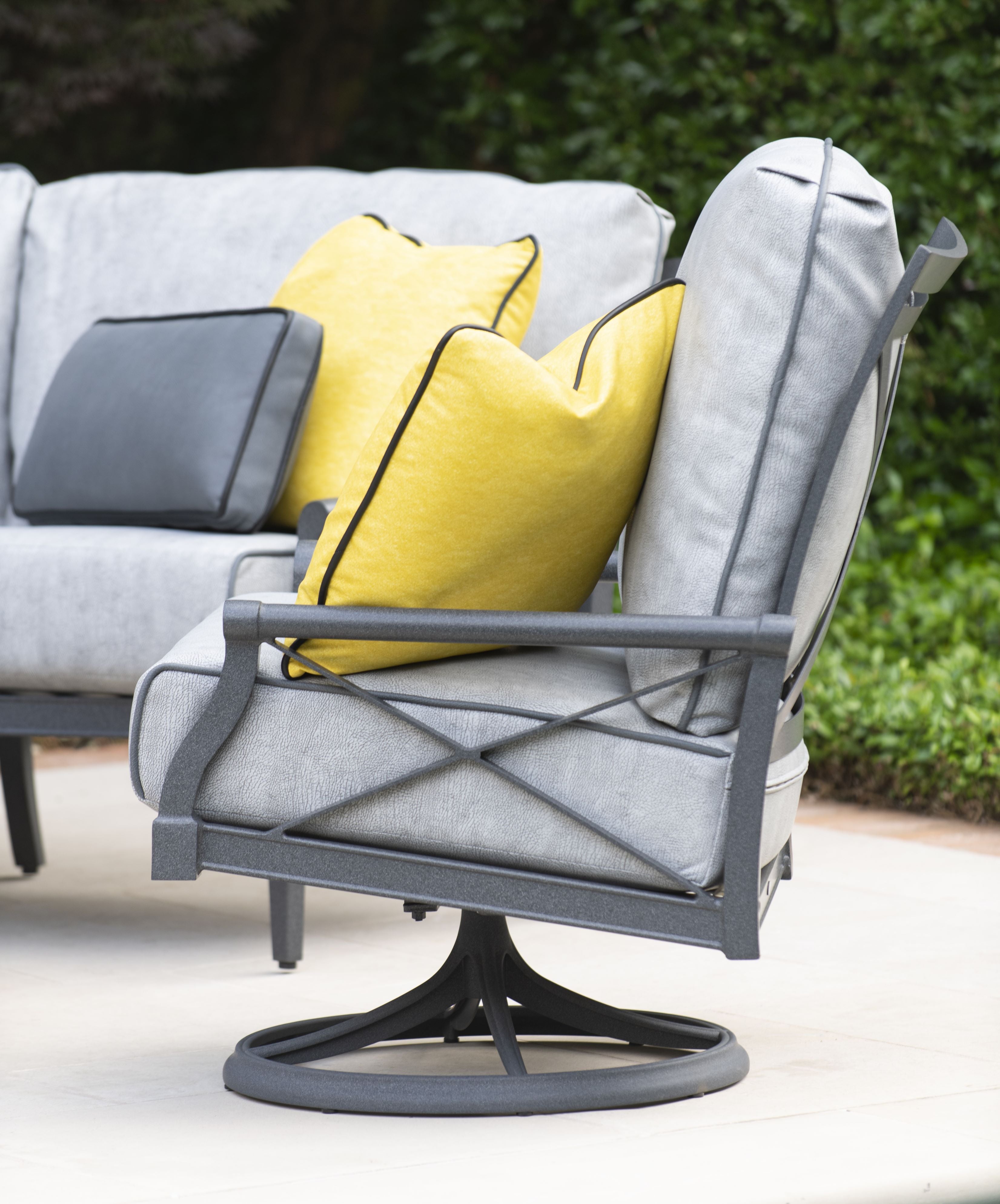 Woodard Andover Swivel Rocking Lounge Chair - Thumbnail 2