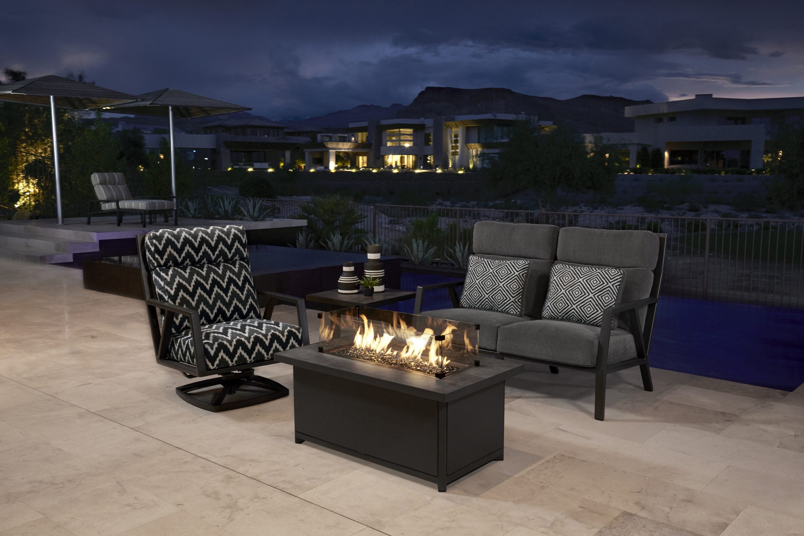 Rectangle Capri Iron Fire Pit live