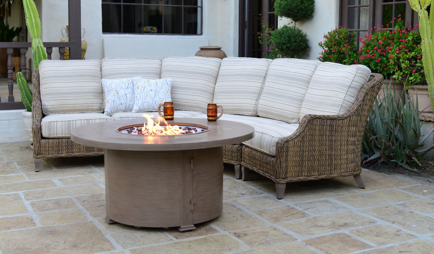 Monticello Left Loveseat By Patio Renaissance
